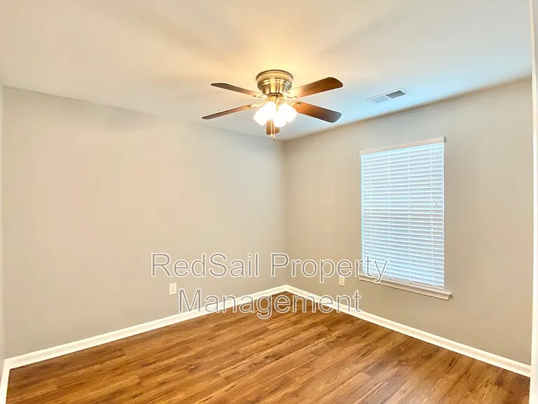 642 Kelso Dr — Photo 16