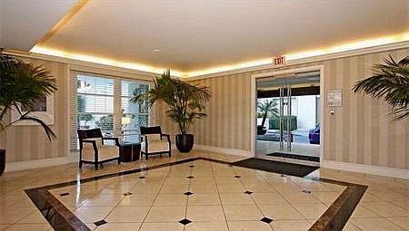 5th image of 818 N Doheny Dr APT 903