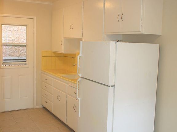 2nd image of 1317 El Camino Real APT 4