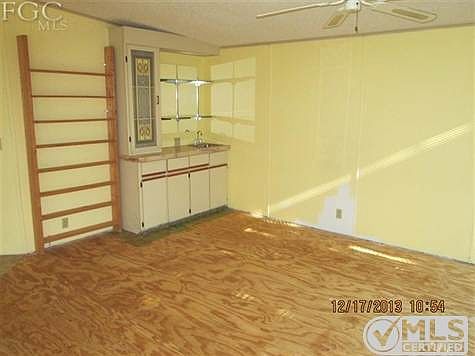 4th image of 10260 Wales Loop