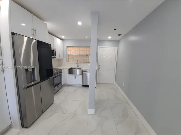 453 SW 2nd St APT 306C, Miami, FL 33130