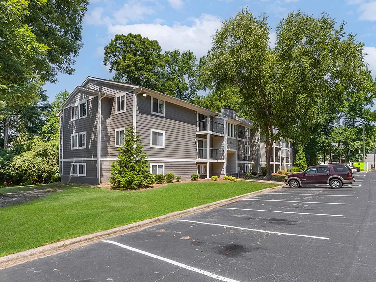 Summit Village Apartments — Photo 30