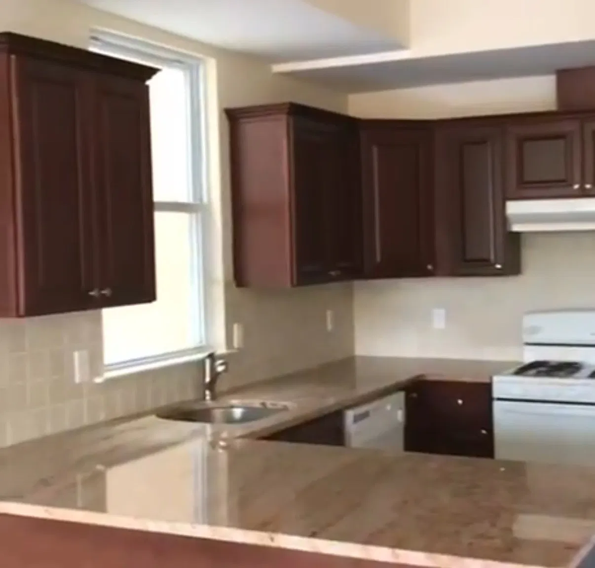 3 bed, 2.5 bath, 1400 sqft, $3,300 — Photo 1