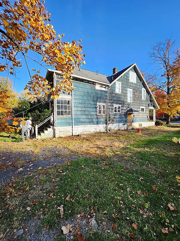 451 Washington St NE photo 1