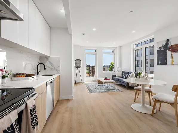 26-15 4th St #5J, Astoria, NY 11102