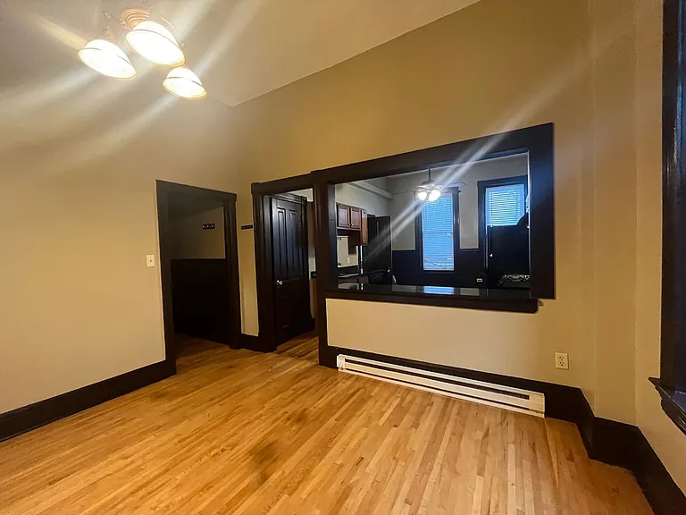 937 University Ave. West — Photo 6
