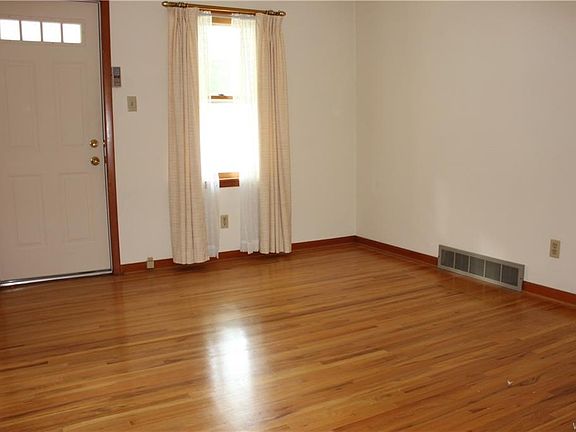 3rd image of 50 7th Ave