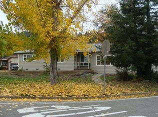 202 Oak Knoll Rd, Ukiah, CA 95482