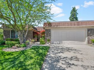 2526 Burgundy Ln, Northbrook, IL 60062
