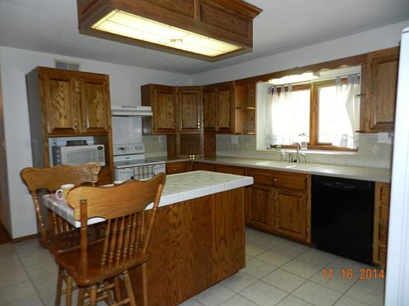 2nd image of 25323 Lone Pine Dr