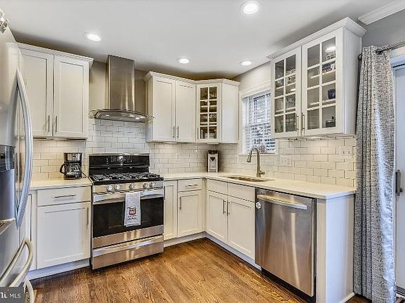 2nd image of 813 Green St