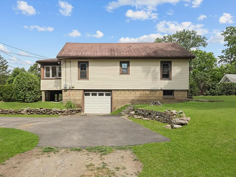 37 Yates Ave — Photo 3