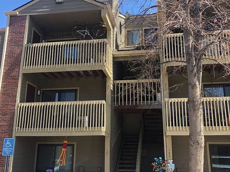 6385 Oak St #201 — Photo 5