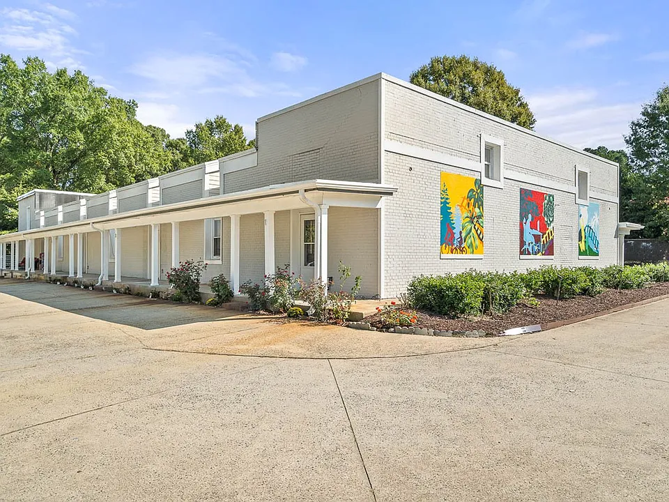 604 E Iredell Ave