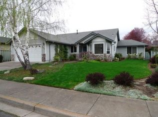 935 Cypress Point Loop, Ashland, OR 97520