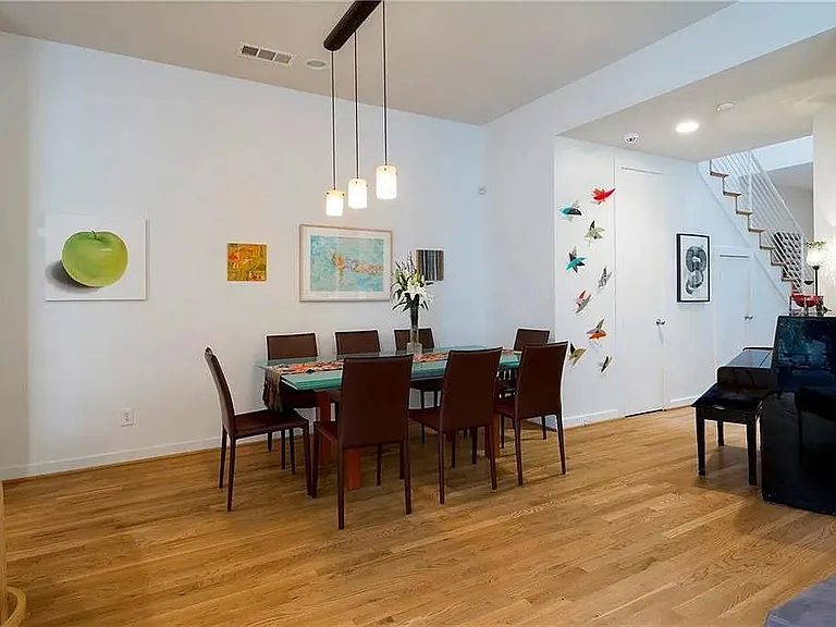 4318 Gilbert Ave — Photo 10