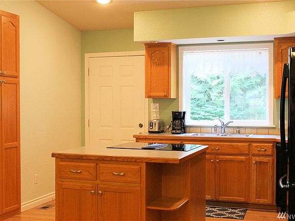 3rd image of 15445 Topaz Dr SE