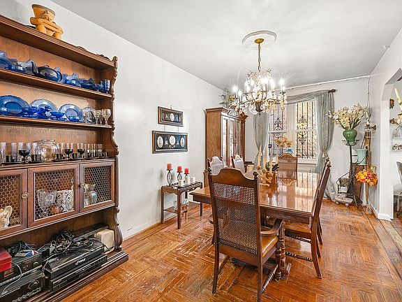 3rd image of 1529 Hammersley Ave