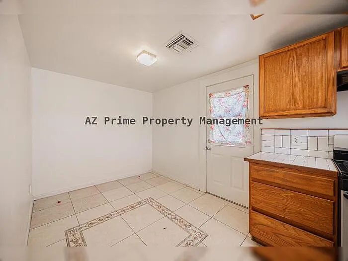 2830 E Sheridan St — Photo 7
