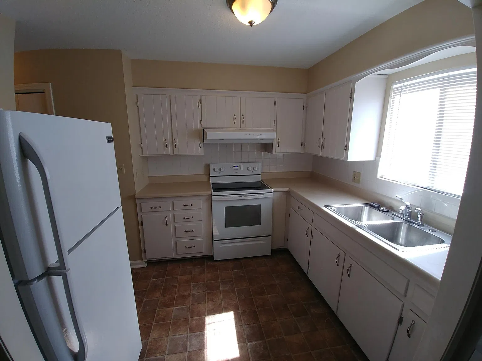 3 bed, 1.5 bath, 1300 sqft, $1,850 — Photo 2