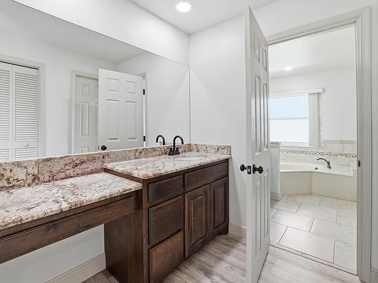 15600 Rolling Meadows Cir — Photo 21