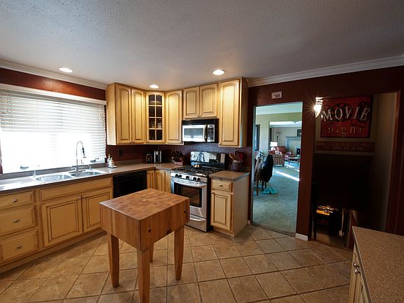 Kitchen (previous owner)