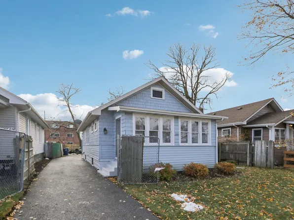 1109 Massena Ave, Waukegan, IL 60085