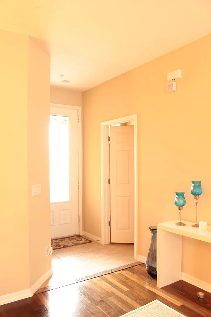3/2.5 Townhouse with Garage and Waterview in Tuscany Place of Millenia — Photo 4