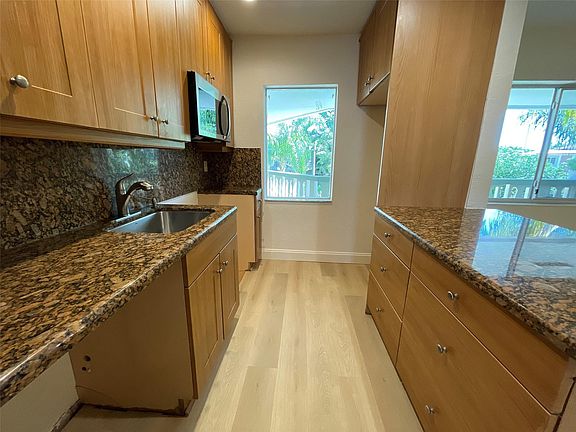 5th image of 1423 Holly Heights Drive #13