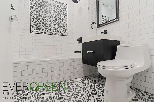 Rented by Evergreen Apartments BK | media 6