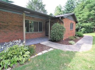27 Oakdale Dr, Candler, NC 28715