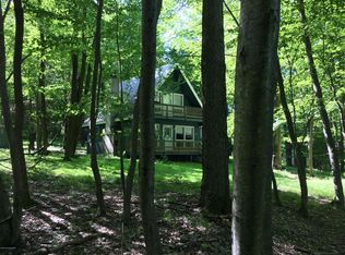 37 Mountain View Dr, Pocono Lake, PA 18347