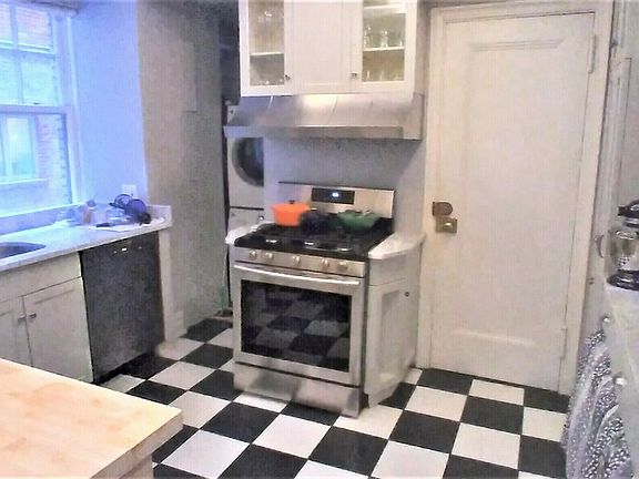 2nd image of 50 E 72nd St #6C
