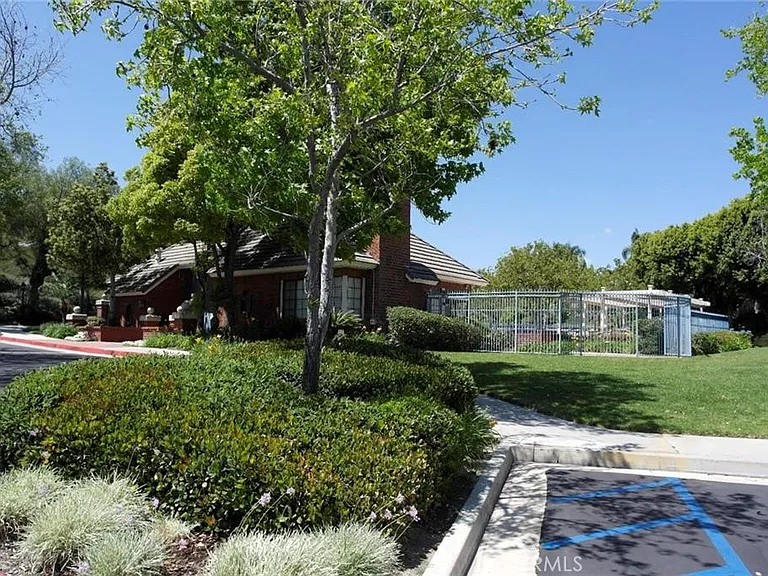 1854 Brooke Ln — Photo 25