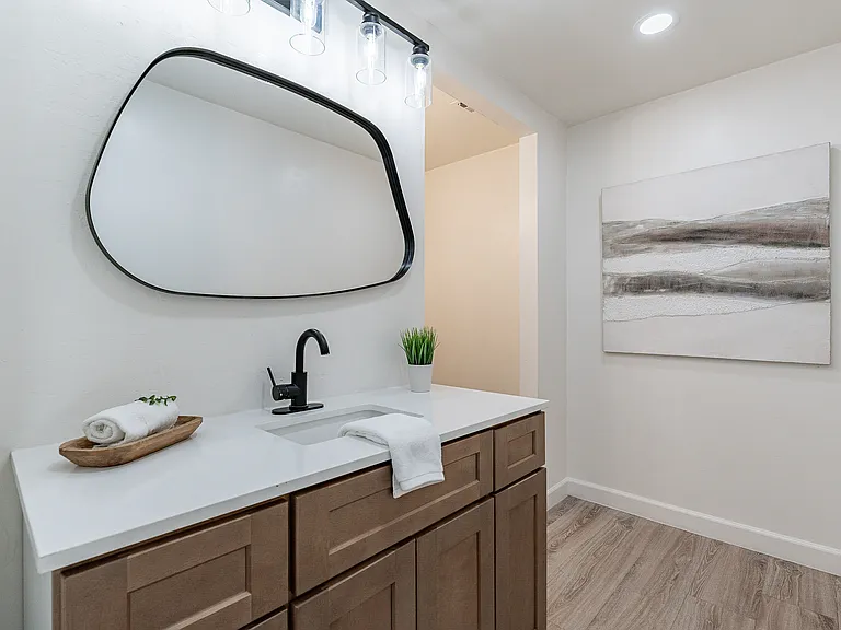 7328 N 7th Ave — Photo 14