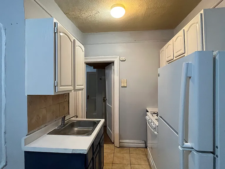 48 Vroom St #103 — Photo 4