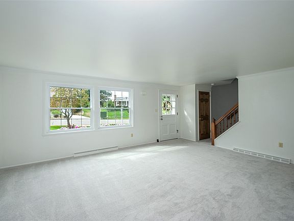 5th image of 101 Carousel Dr
