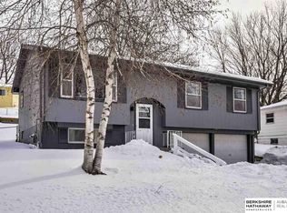 2810 Janan Dr S, Bellevue, NE 68005