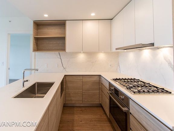 3rd image of 585 Austin Ave #1604