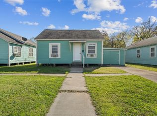 915 4th Ave N, Texas City, TX 77590