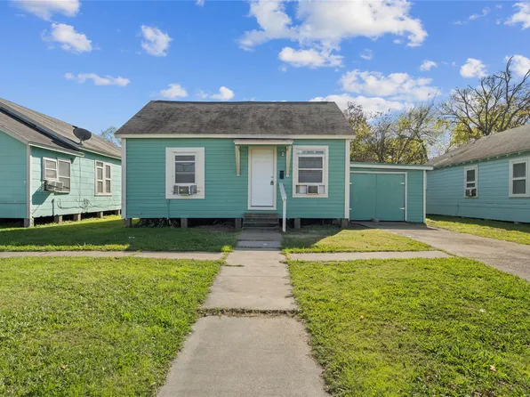 915 4th Ave N, Texas City, TX 77590