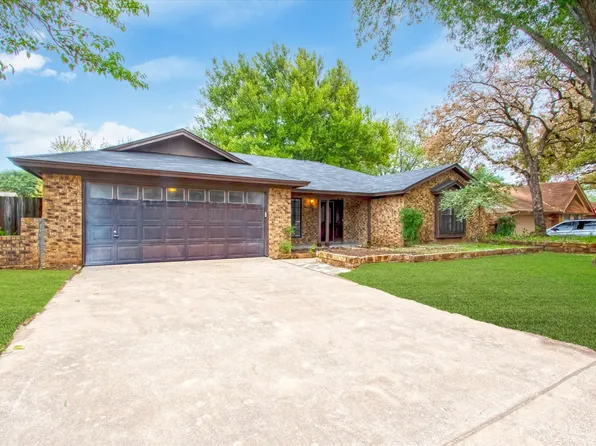 740 Highland Crest Dr, Hurst, TX 76054