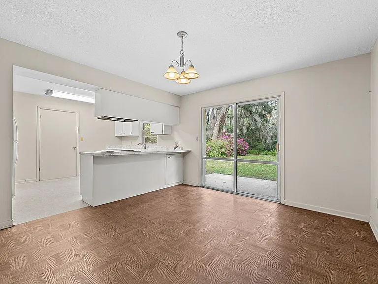 3950 SW 1st Ave — Photo 7