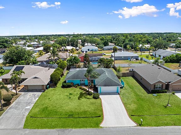 2nd image of 130 SW Airview Avenue