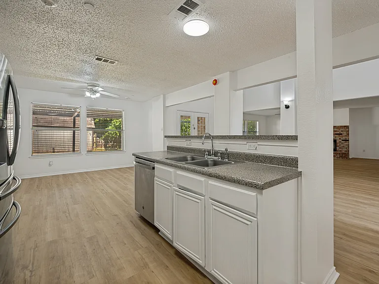 5518 Heathercrest Dr — Photo 20