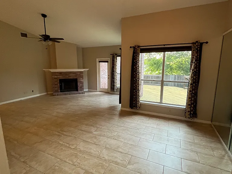 6303 Santee — Photo 10
