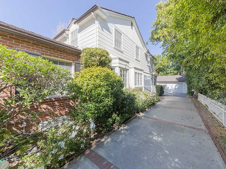 2150 S El Molino Ave — Photo 48