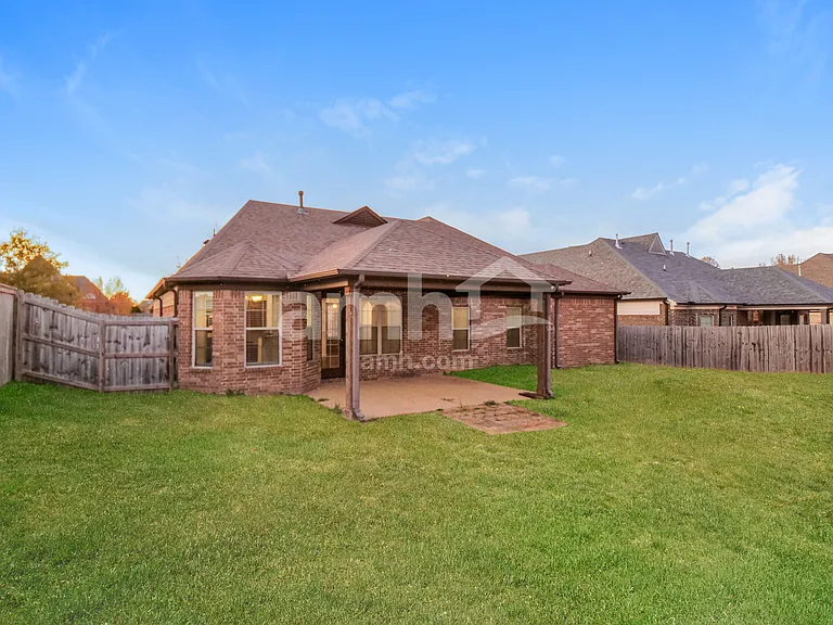 45 Donna Lyn Dr — Photo 17