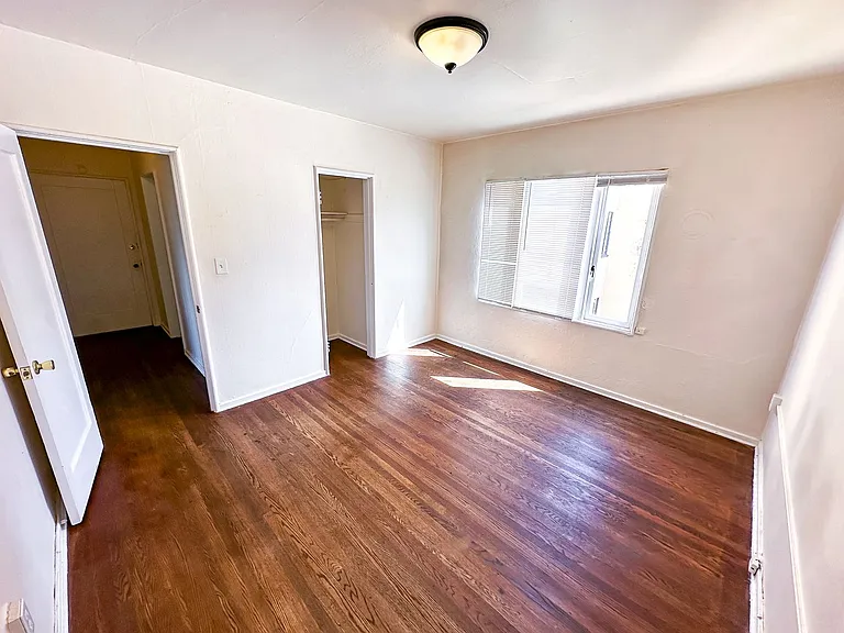 4515 Burke Ave N — Photo 11