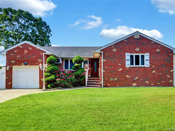 176 N Elm Street, Massapequa, NY 11758